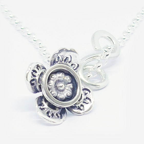 'Loubear' stg silver curly pendant (medium length). Chain sold separately